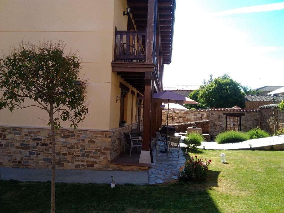 La Posada de Toribia Val De San Lorenzo Exterior foto